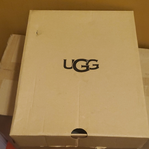 UGG Kids Black Winter Boots with Shearling Lining - Picture 8 of 8